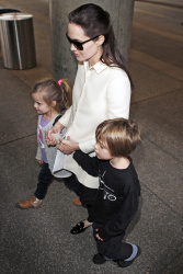 Angelina Jolie - LAX Airport - February 11, 2015 (185xHQ) INe9Nqnu
