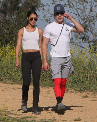 Zac Efron & Sami Miró - take a hike in Griffith Park,Los Angeles 2015.03.08 - 29xHQ IsxTKSCA