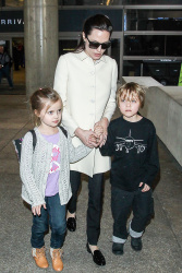 Angelina Jolie - LAX Airport - February 11, 2015 (185xHQ) JtzMxBpQ