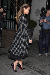 Jennifer Lopez - Arriving at the Crosby Street Hotel in New York (2015.01.20) - 16xHQ KeDnmk6U