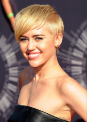 Miley Cyrus - 2014 MTV Video Music Awards in Los Angeles, August 24, 2014 - 350xHQ KfHmN8tF