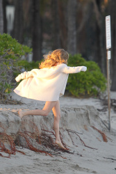 Amanda Seyfried - On the set of a photoshoot in Miami - February 14, 2015 (111xHQ) KlEn8Wuf
