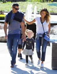 Jessica Alba - Jessica and her family spent a day in Coldwater Park in Los Angeles (2015.02.08.) (196xHQ) MgMolrzS