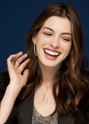 Anne Hathaway - "Love And Other Drugs" press conference portraits by Armando Gallo (Los Angeles, November 6, 2010) - 8xHQ MhTQOMb5