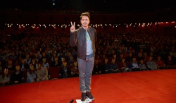 Robert Downey Jr. - "Iron Man 3" convention (Moscow, April 9, 2013) - 23xHQ MiYXKA0K