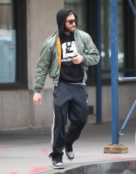 Jake Gyllenhaal - Out & About In New York City 2014.12.01 - 8xHQ NARBX7JQ