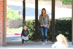 Jessica Alba - Jessica and her family spent a day in Coldwater Park in Los Angeles (2015.02.08.) (196xHQ) NcvFAWCm