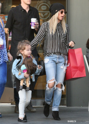 Ashley Tisdale - Leaving Coffee Bean & Tea Leaf with Mikayla, Chris and Lisa in West Hollywood - February 17, 2015 (22xHQ) NvwfGw1b