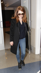 Julianne Moore - departs from Los Angeles International Airport, 16 января 2015 (19xHQ) O1A3qxTI