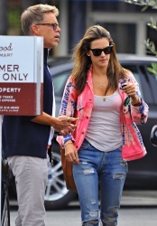 Alessandra Ambrosio - Out and about in Brentwood, 28 января 2015 (17xHQ) OM7Bs4gY