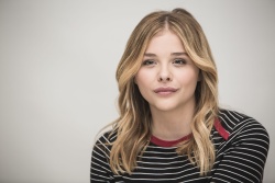 Chloe Moretz - "Carrie" press conference portraits by Armando Gallo (Hollywood, October 6, 2013) - 28xHQ OVrS5v42