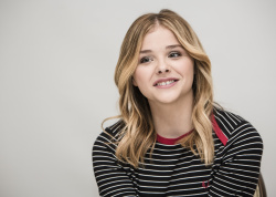 Chloe Moretz - "Carrie" press conference portraits by Armando Gallo (Hollywood, October 6, 2013) - 28xHQ PgLHzhgn