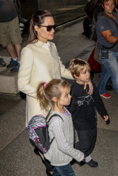 Angelina Jolie - LAX Airport - February 11, 2015 (185xHQ) Ph6NAITE