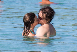 Mark Wahlberg - and his family seen enjoying a holiday in Barbados (December 26, 2014) - 165xHQ QD2p5wYk