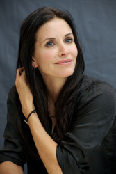Courteney Cox - Cougar Town press conference portraits by Vera Anderson (Beverly Hills, October 29, 2010) - 8xHQ QIAOsaXp
