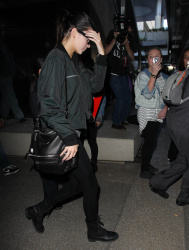 Kendall Jenner - Arriving at LAX airport, 2 января 2015 (55xHQ) QUTr2dlm