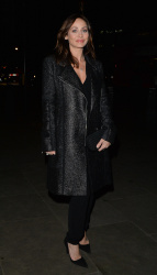 Natalie Imbruglia - Arrives at Somerset House for London Fashion Week - February 20, 2015 (4xHQ) RBrmYgEp