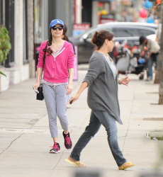 Miranda Cosgrove - Out and about in LA, 22 января 2015 (25xHQ) RCkcpGgu