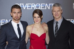 Shailene Woodley, Theo James - на премьере фильма 'Divergent' at Callao Cinema, Мадрид, 3 апреля 2014 (302xHQ) S35ea0Tl