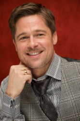 Brad Pitt - The Curious Case of Benjamin Button press conference portraits by Vera Anderson (Los Angeles, December 6, 2008) - 14xHQ SXwvzpCX