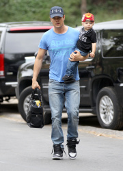 Josh Duhamel - Out for breakfast with his son in Brentwood - April 24, 2015 - 34xHQ TdmH0giK