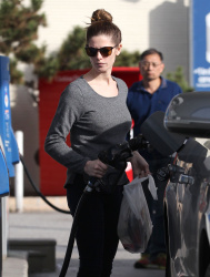 Ashley Greene - Getting gas in LA - february 26, 2015 (18xHQ) TnQXiojj