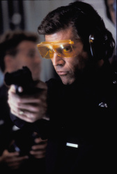 Mel Gibson - Mel Gibson, Danny Glover, Joe Pesci, Rene Russo - Постеры и промо к фильму "Lethal Weapon 3 (Смертельное оружие 3)", 1992 (26xHQ) U8C2FpnE