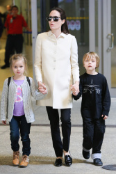 Angelina Jolie - LAX Airport - February 11, 2015 (185xHQ) UYHt1oaz