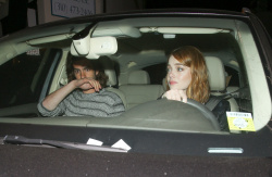 Andrew Garfield - Andrew Garfield & Emma Stone - Leaving an Arcade Fire concert in Los Angeles - May 27, 2015 - 108xHQ Usdy0dWe