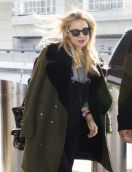 Kate Hudson - at JFK airport in NYC - February 19, 2015 (16xHQ) UtwU6re3