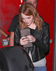 Andrew Garfield - Andrew Garfield & Emma Stone - Leaving an Arcade Fire concert in Los Angeles - May 27, 2015 - 108xHQ Uzb91H1Y