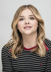 Chloe Moretz - "Carrie" press conference portraits by Armando Gallo (Hollywood, October 6, 2013) - 28xHQ V2B97Co1