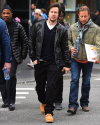 Mark Wahlberg - talking on his phone seen walking around New York City (December 14, 2014) - 19xHQ V2HDWPLs