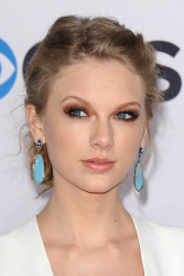 Taylor Swift - 2013 People's Choice Awards at the Nokia Theatre in Los Angeles, California - January 9, 2013 - 247xHQ V8NioSSL