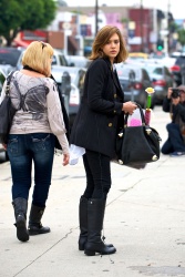Jessica Alba - Christmas shopping with her mother in Los Angeles, 23 декабря 2010 (27xHQ) VYWVpyJY