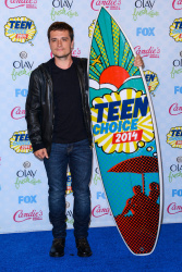 Josh Hutcherson - FOX's 2014 Teen Choice Awards in Los Angeles (2014.08.10) - 33xHQ VbjSj2mQ