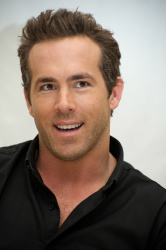 Ryan Reynolds - The Change-Up press conference portraits by Simon Holmes & Vera Anderson (Beverly Hills, July 17, 2011) - 9xHQ VkqBAF3n