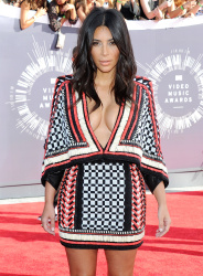 Kim Kardashian - 2014 MTV Video Music Awards in Los Angeles, August 24, 2014 - 90xHQ VyTFfJUx