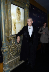 Ian McKellen - 'The Hobbit An Unexpected Journey' New York Premiere benefiting AFI at Ziegfeld Theater in New York - December 6, 2012 - 28xHQ XOsWlQvZ