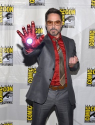 Robert Downey Jr. - "Iron Man 3" panel during Comic-Con at San Diego Convention Center (July 14, 2012) - 36xHQ Y9oyEr1T