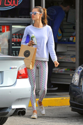 Alessandra Ambrosio - Out and about in Brentwood, 12 января 2015 (25xHQ) ZVST4SFa